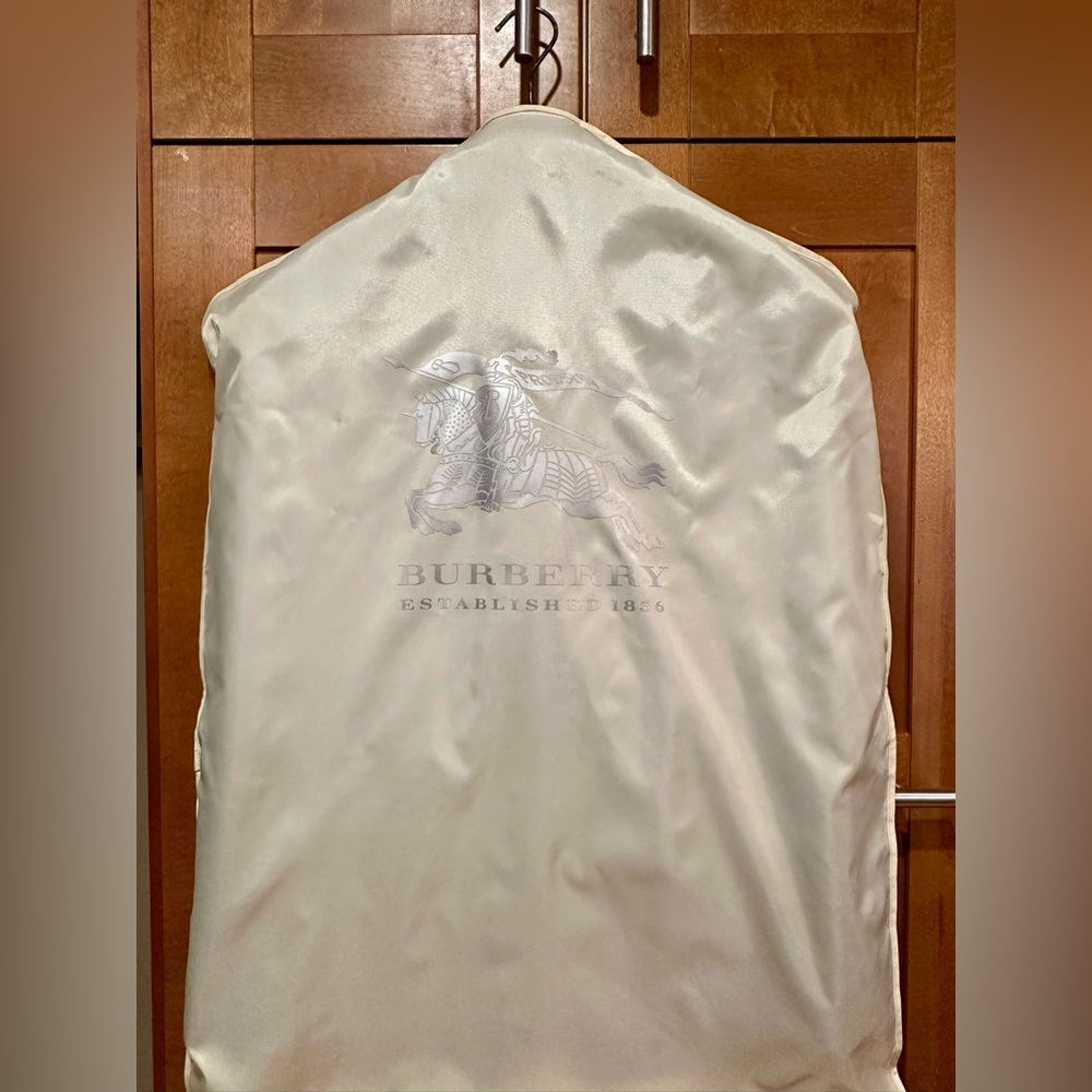 Burberry Milbury Navy Full Suit- 2 Piece. EU: 50R. Good Condition. - Picture 13 of 14